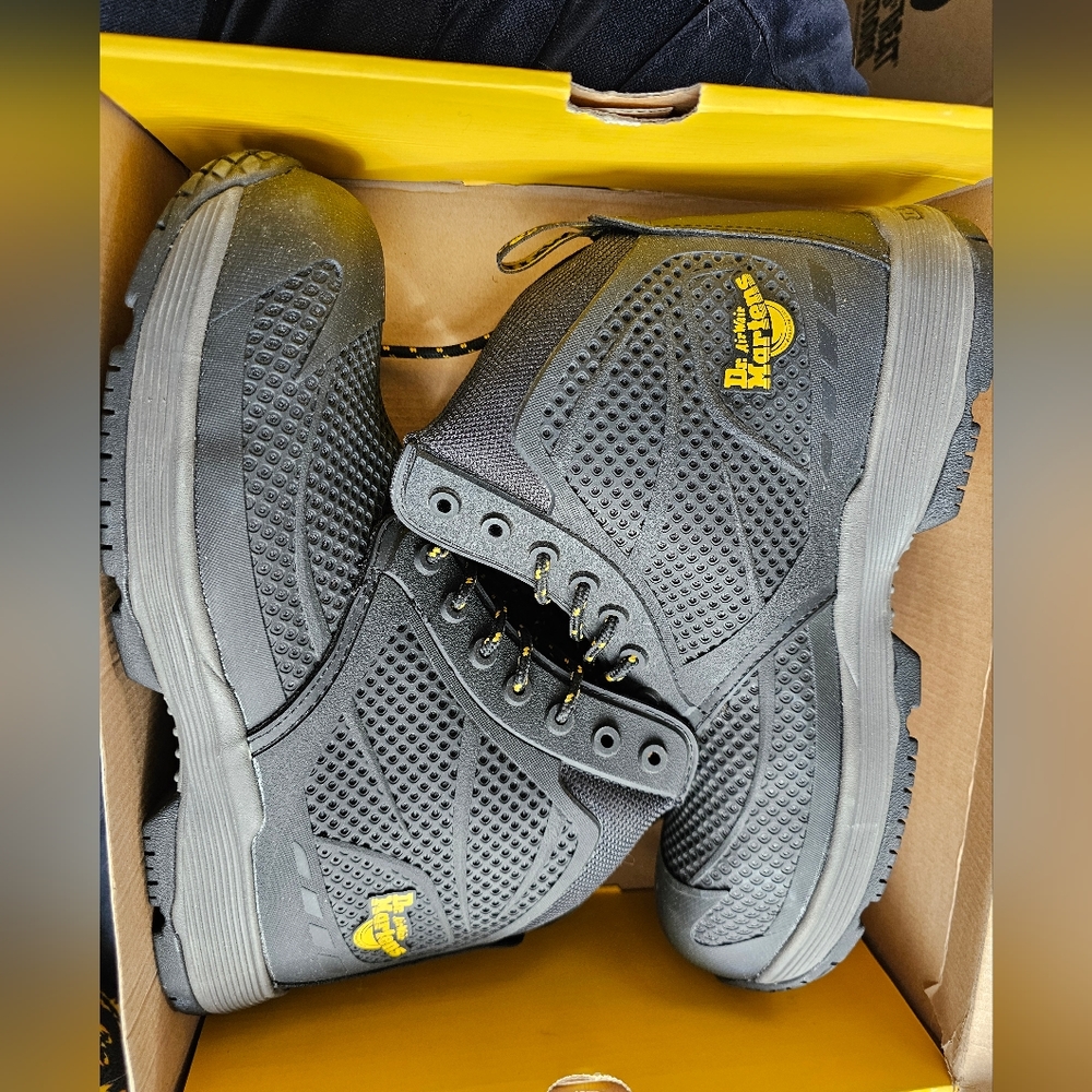 SOLD -- NIB Dr. Martens Calamus Eh AW004 Size 11M 12W Steel Toe Boots